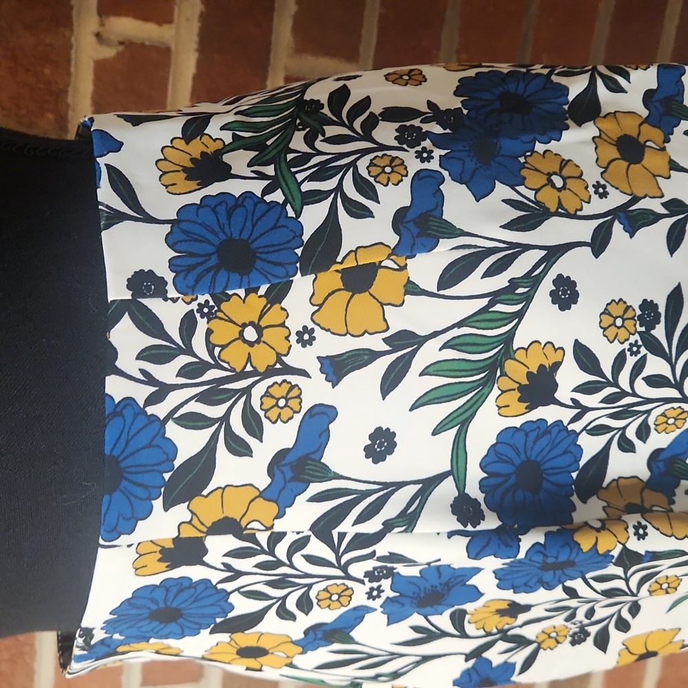 Zara Blue and Yellow Floral Pencil Skirt, Size Medium - Picture 2 of 7
